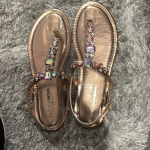 I’m a small business owner and I’m trying to sell my products on poshmark